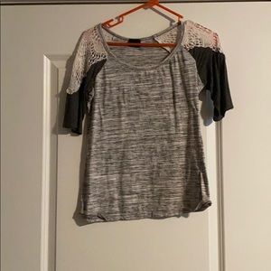 ⭐️DayTrip Grey Shirt